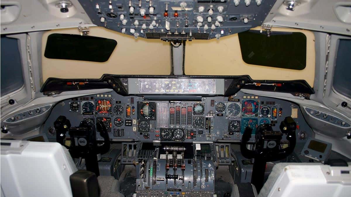 DC-10 Cockpit