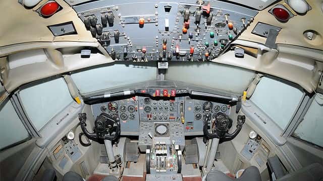 727-100 Cockpit