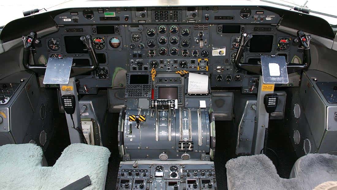 DHC-8 DASH 8-102 Cockpit
