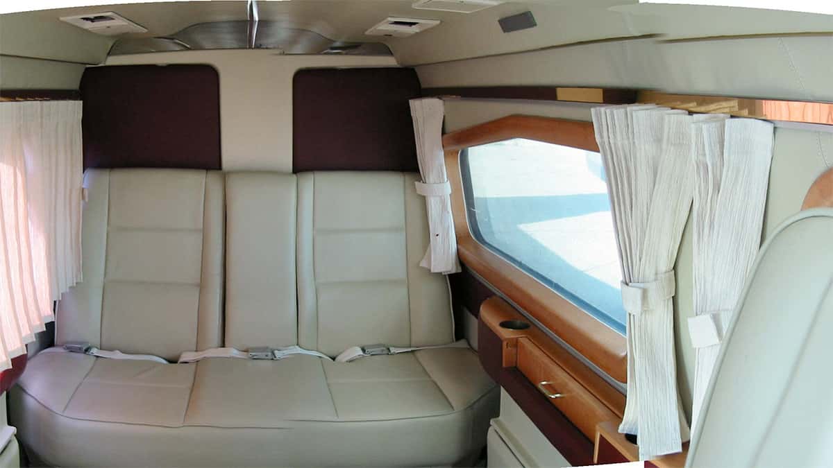 COMMANDER 690 Interior
