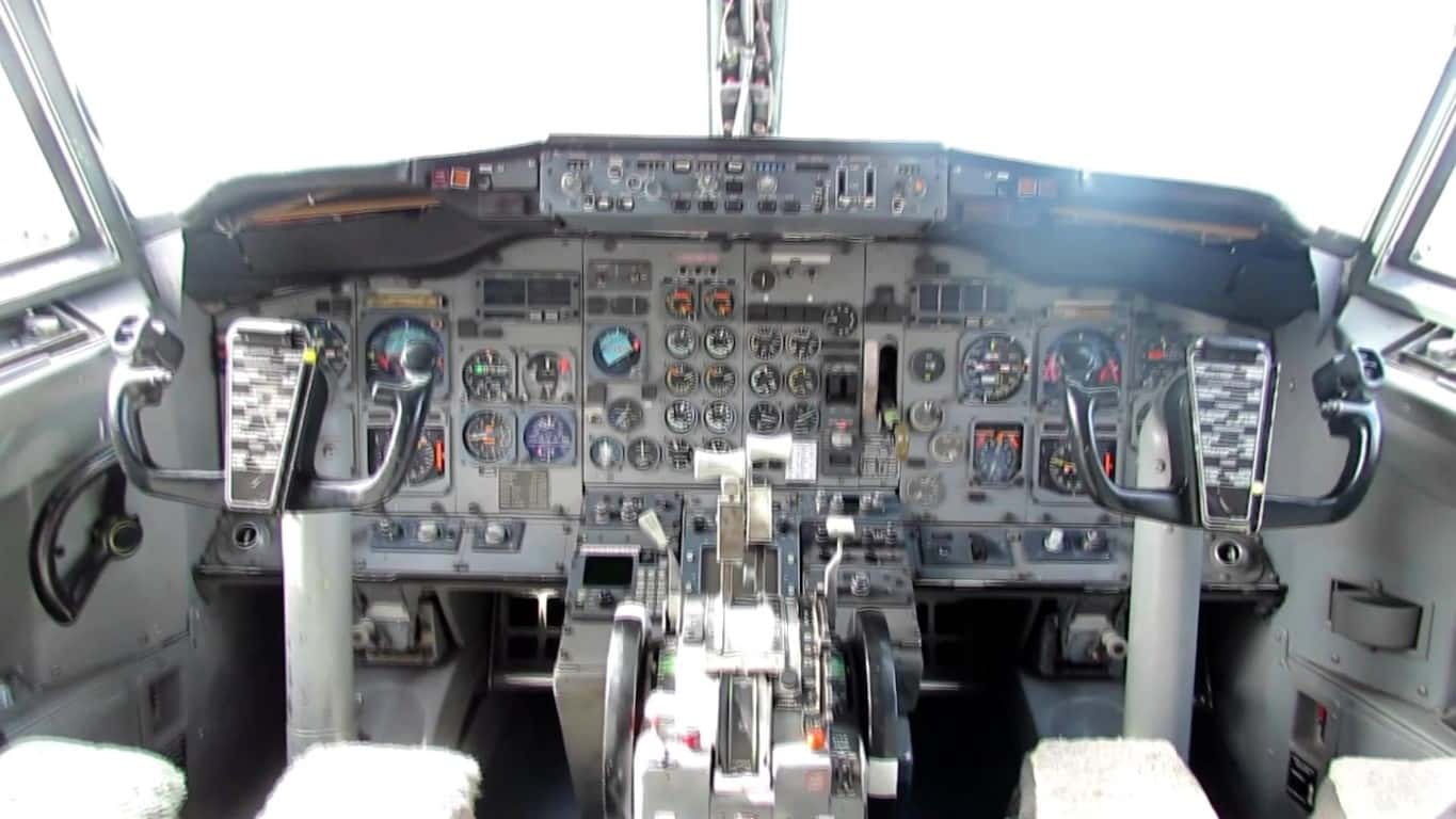 737-200 Cockpit