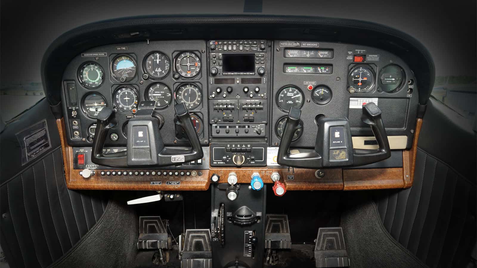 CE-310 Cabina de Mando