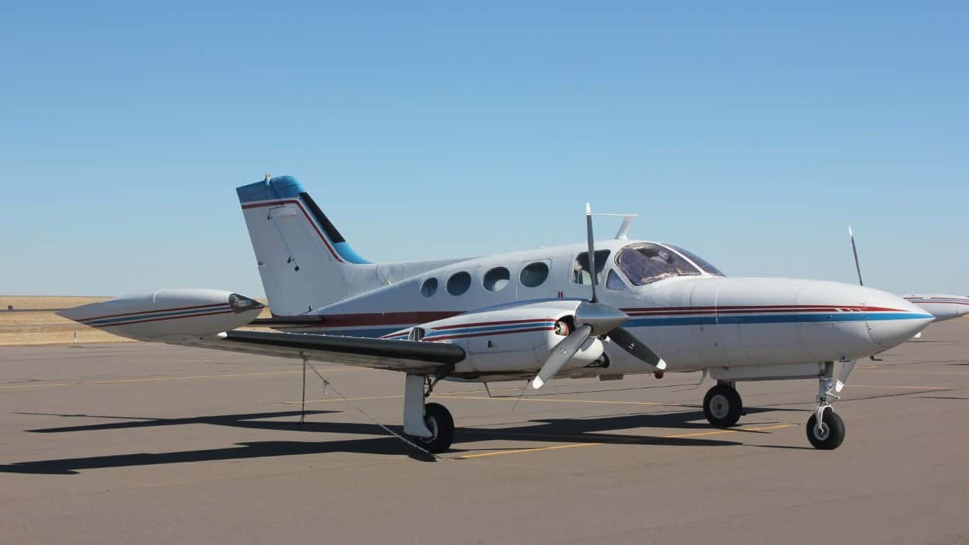 CE-402 Business/Utiliner Extérieur