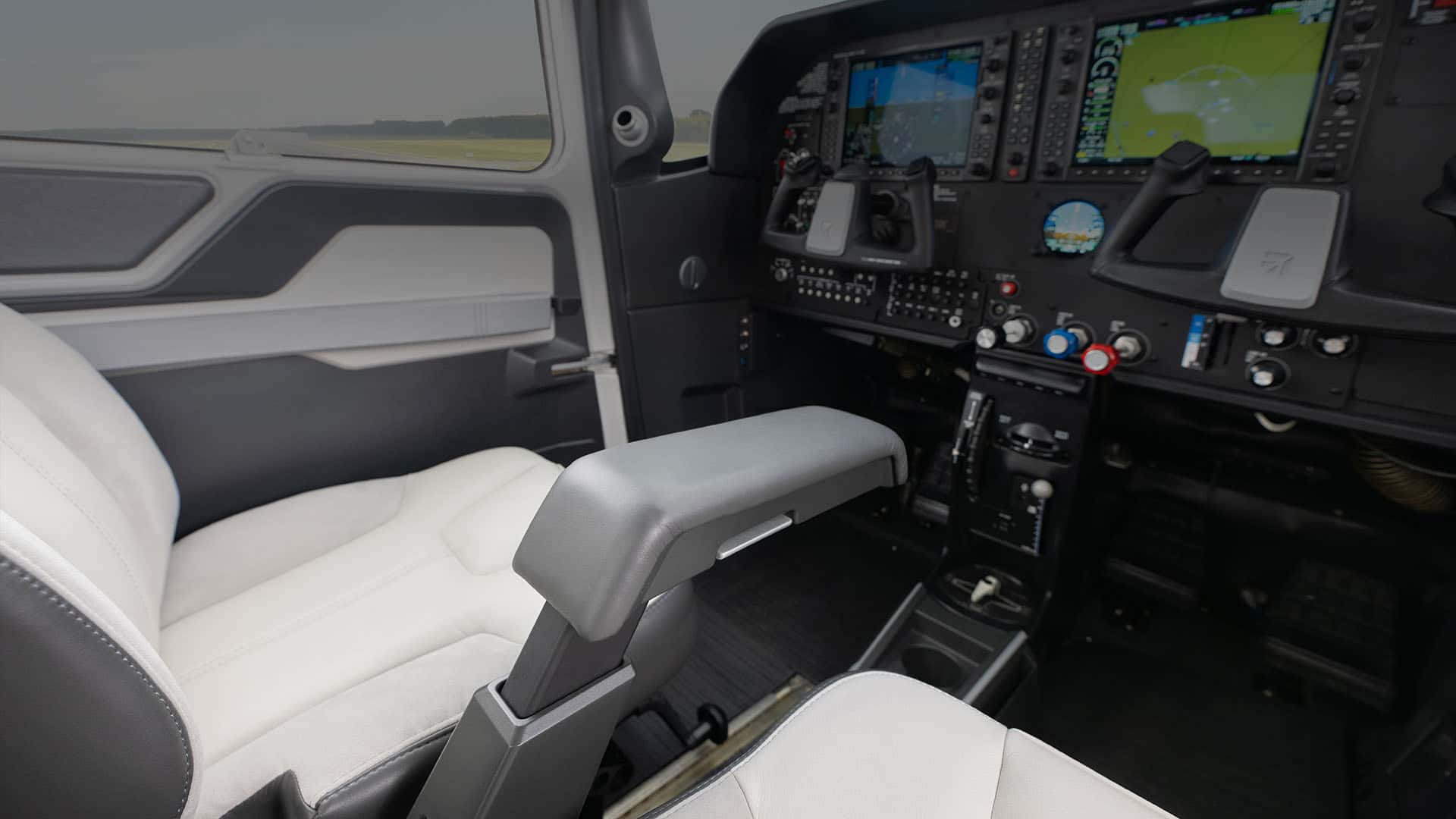 CE-182 Skylane Cockpit