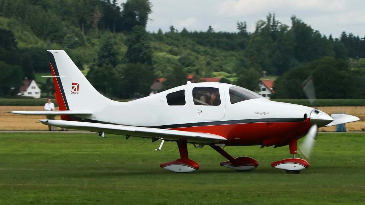 CE-350 Außenansicht