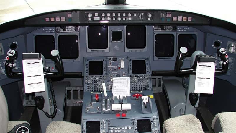 CRJ 1000 Cockpit