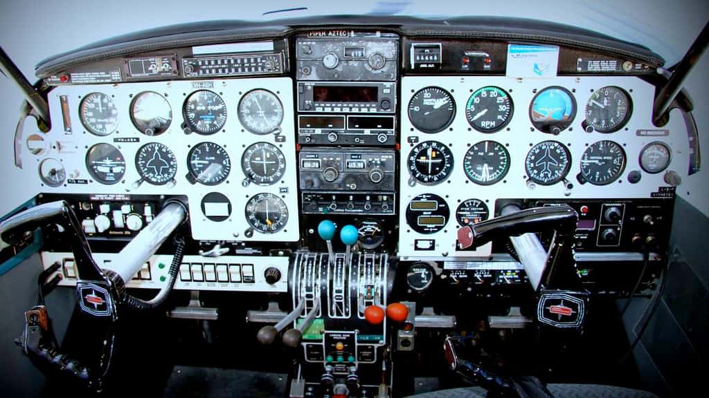 PA-23-250 Aztec Cockpit
