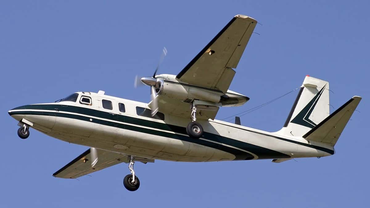 COMMANDER 690 Exterior