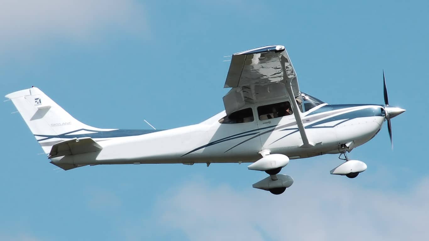 CE-182 Skylane