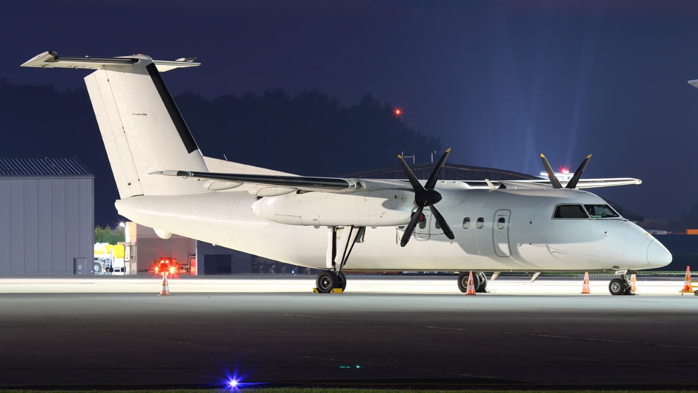 DHC-8 DASH 8-102
