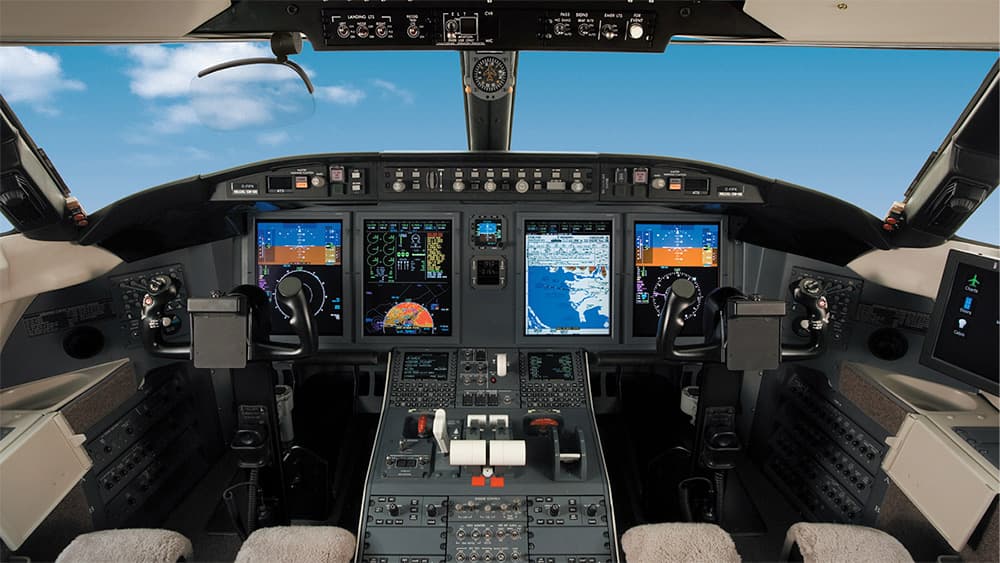 Challenger 605 Cockpit