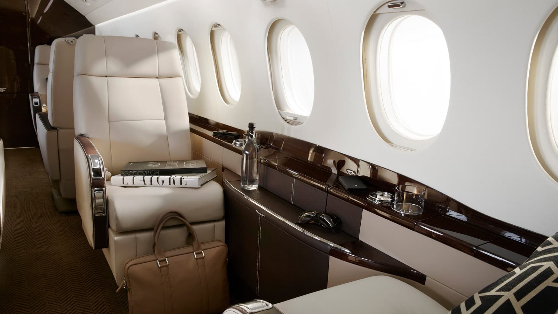 Falcon 2000LXS Interior