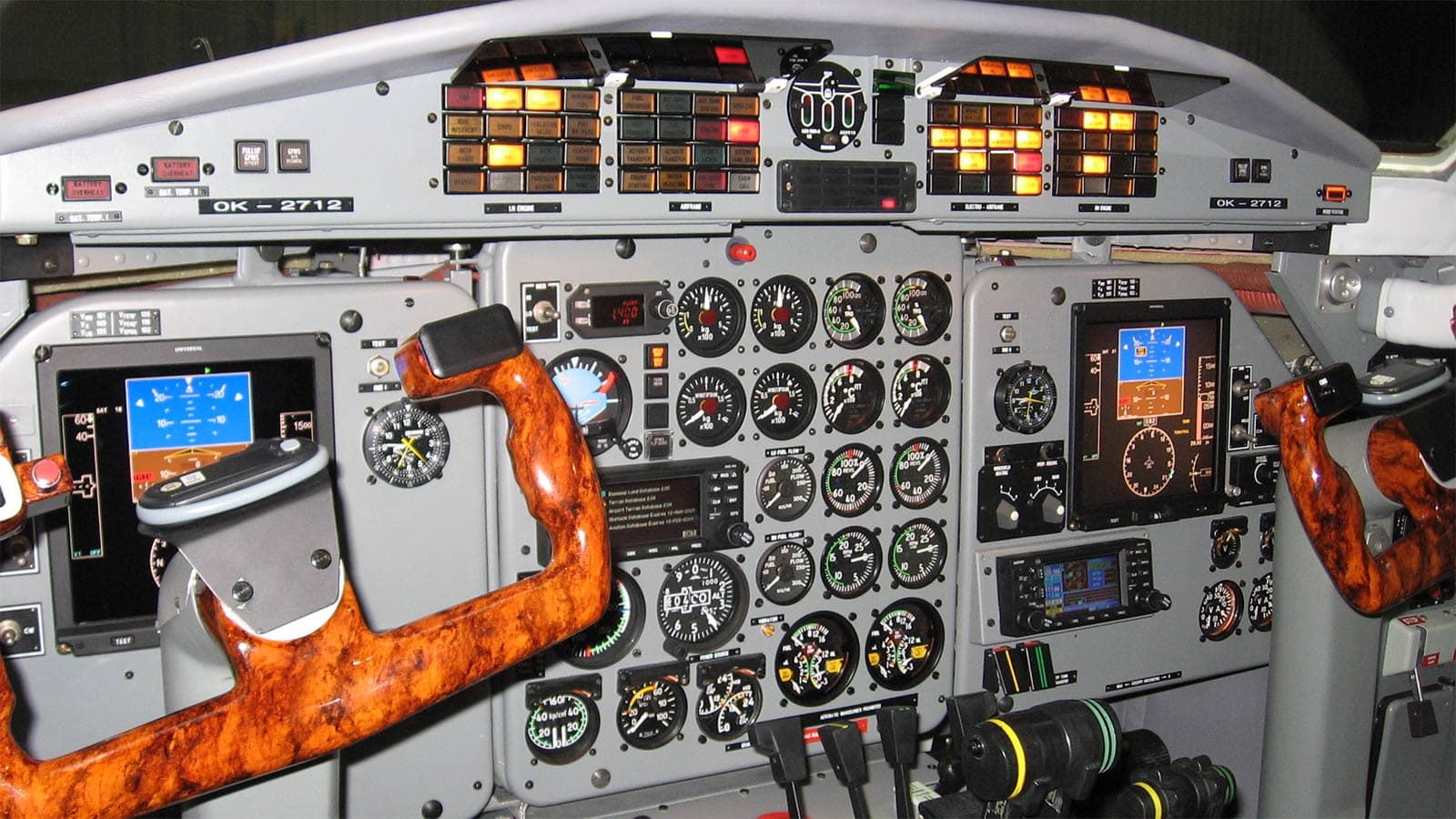 L-410 UVP-E20 Cockpit
