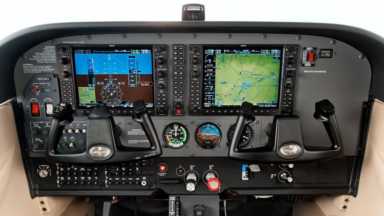 Skyhawk 172 Cockpit