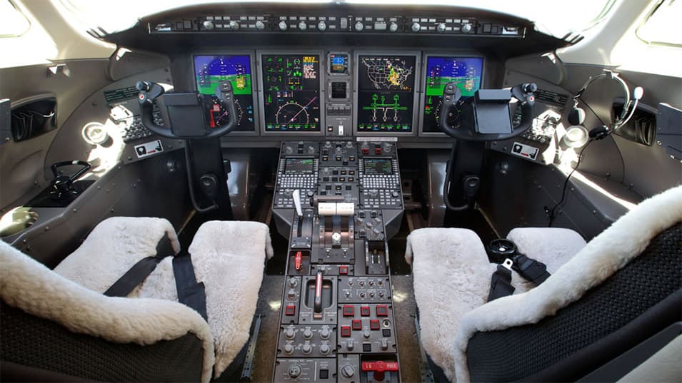 Challenger 350 Cockpit
