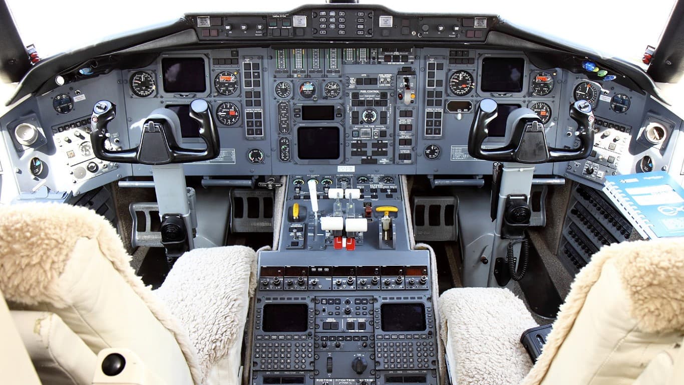 Challenger 600 Cockpit