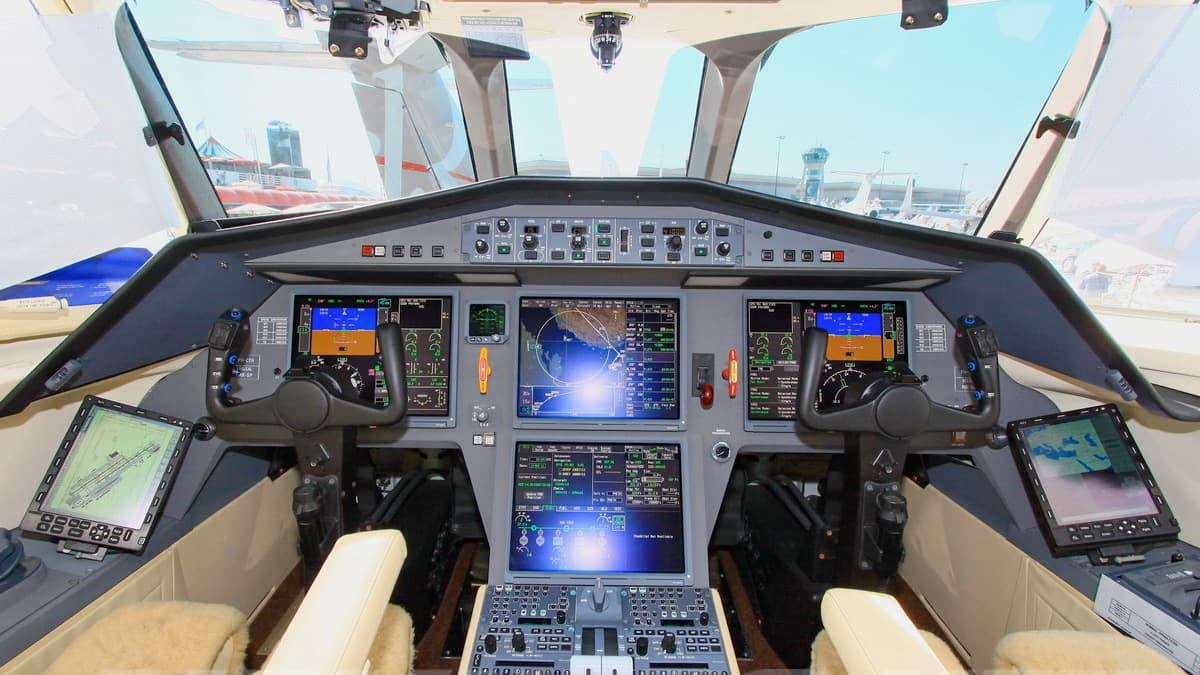 Falcon 2000LX Cockpit