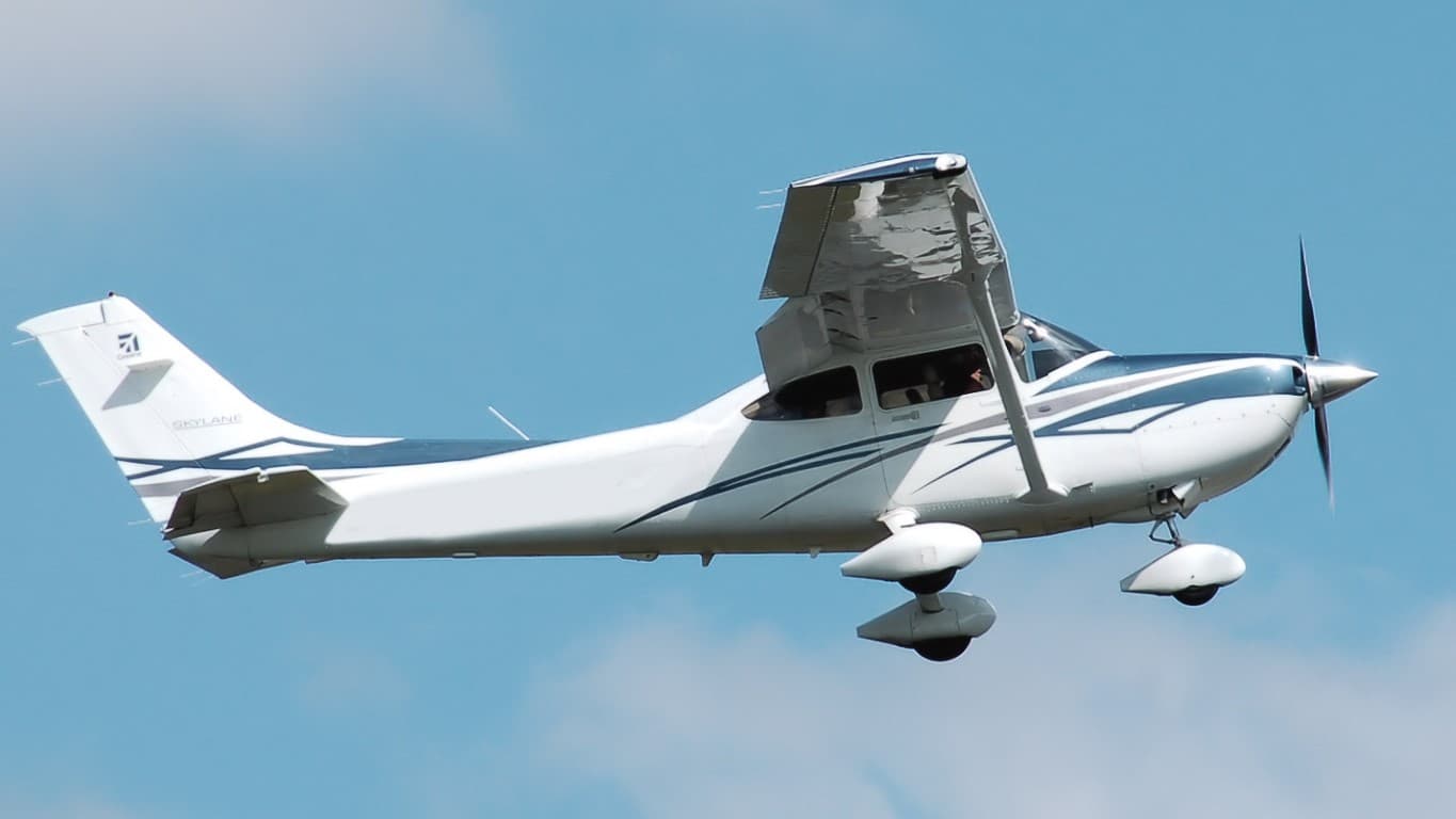 CE-182 Skylane