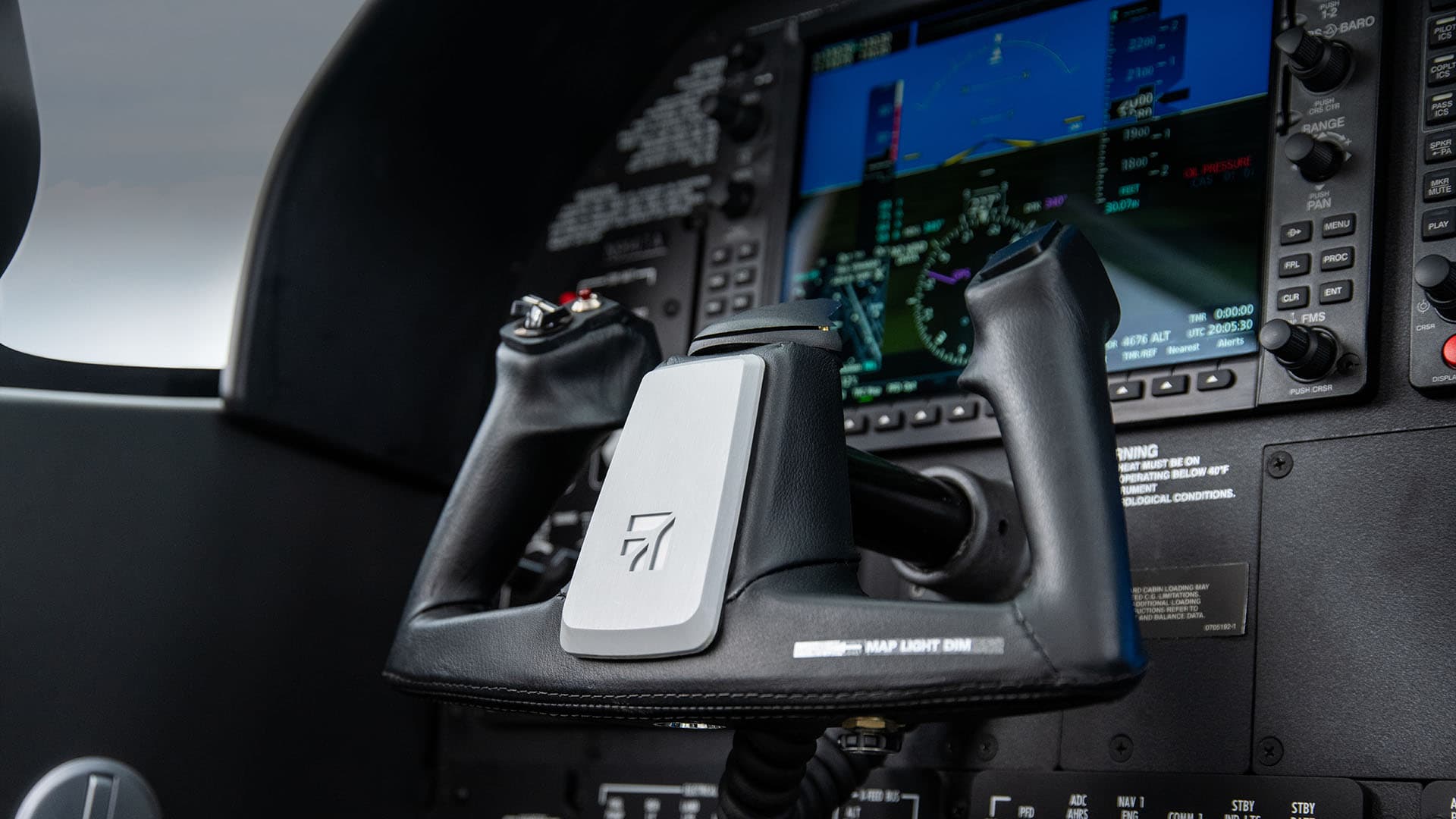 CE-182 Skylane Cockpit