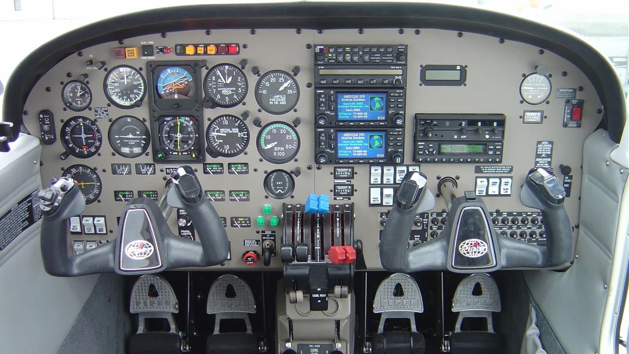 PA-44-180 Seminole Cockpit