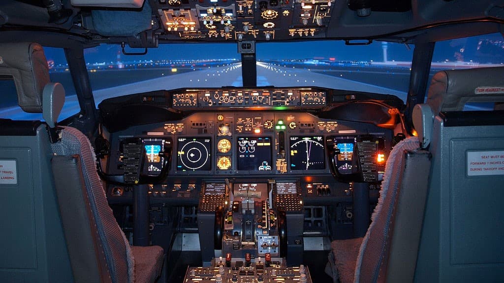 737-800 Cockpit