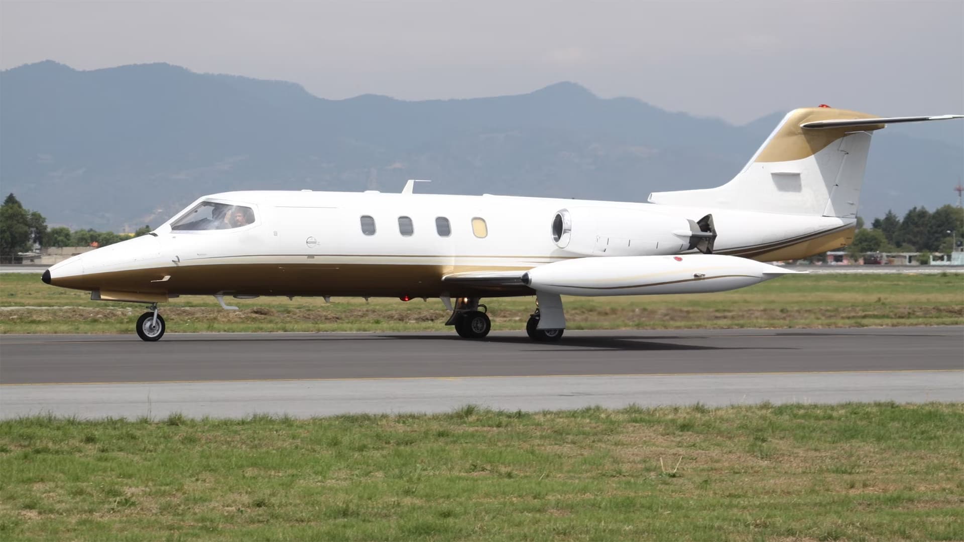 Learjet 25B en vuelo
