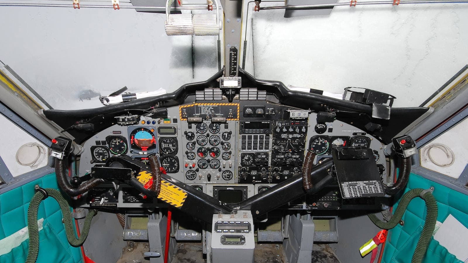 DHC-6 Twin Otter-300 Cockpit