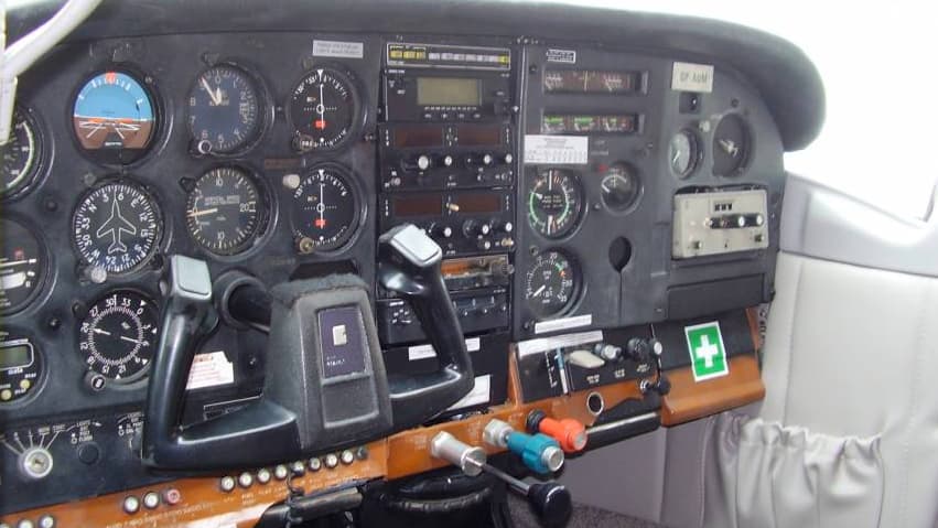 207 Stationair Cockpit