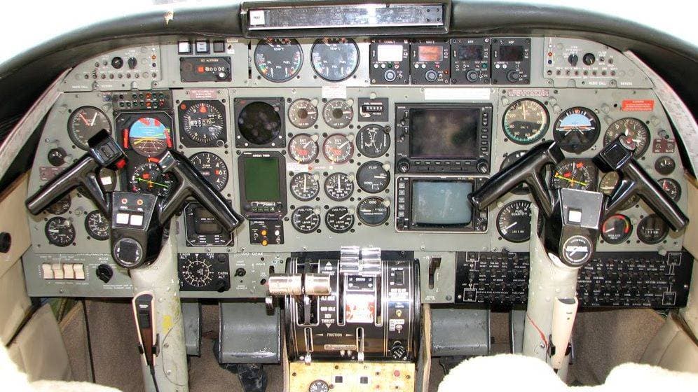 Commander 1000 Cockpit