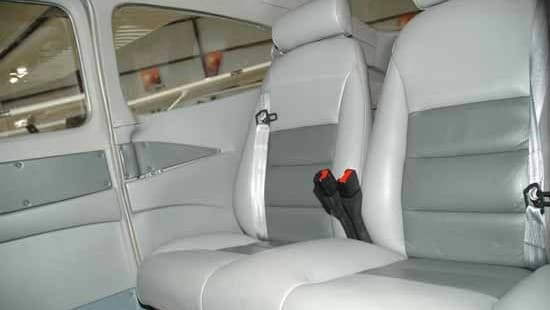 CE-182 Skylane Intérieur