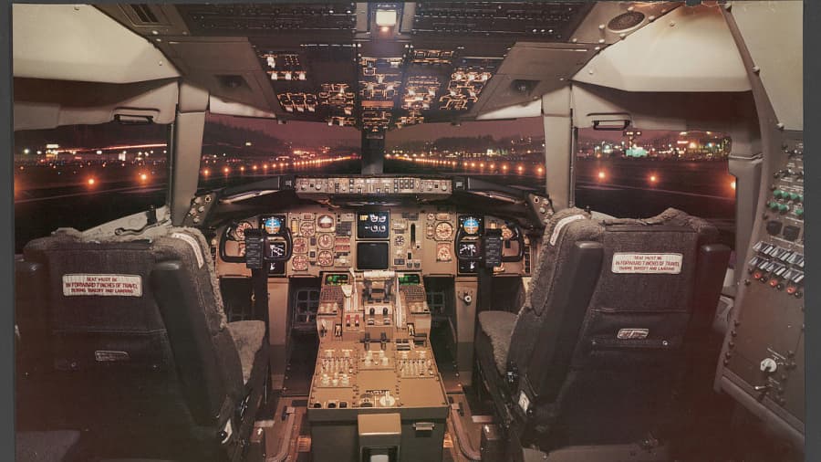 767-200 BBJ Cockpit