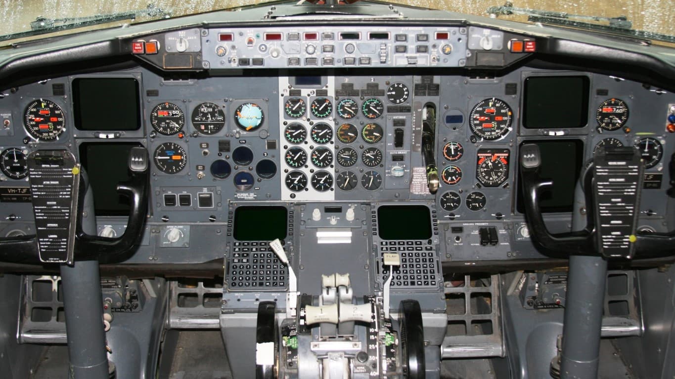 737-400 Cockpit