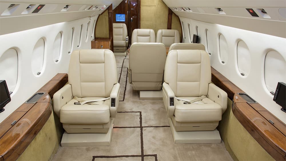 Falcon 900DX in flight