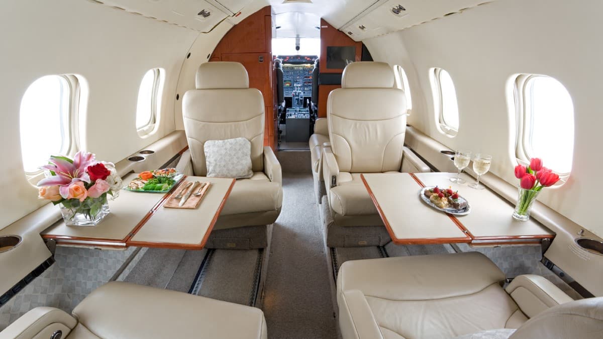 Learjet 55 en vol