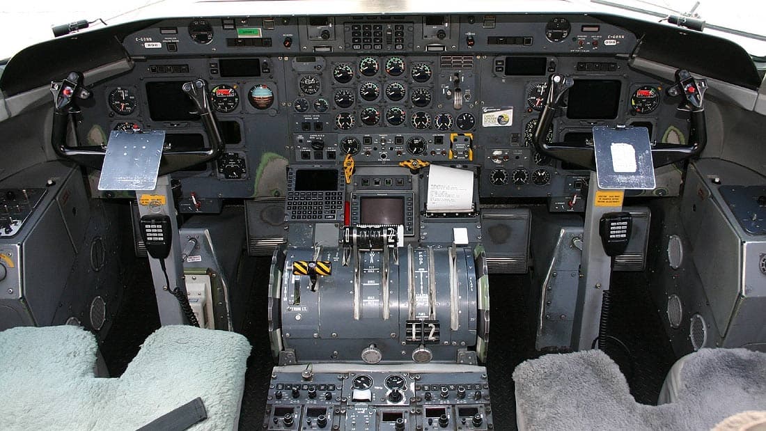 DHC-8 DASH 8-102 Cockpit