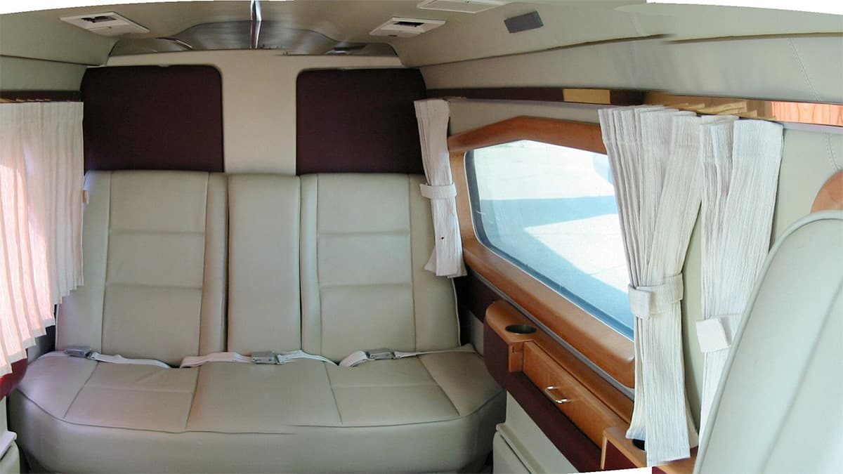 COMMANDER 690 in flight
