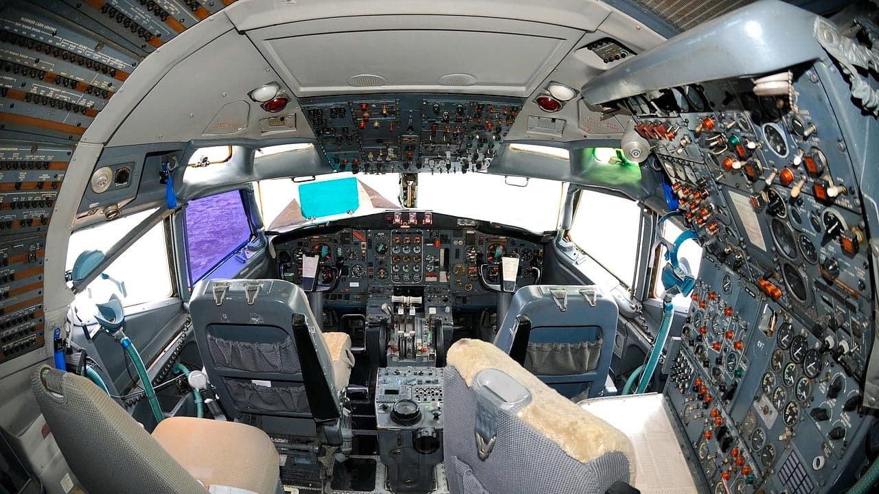 727-200 Cockpit