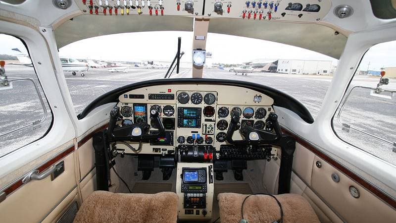 COMMANDER 500 Cockpit