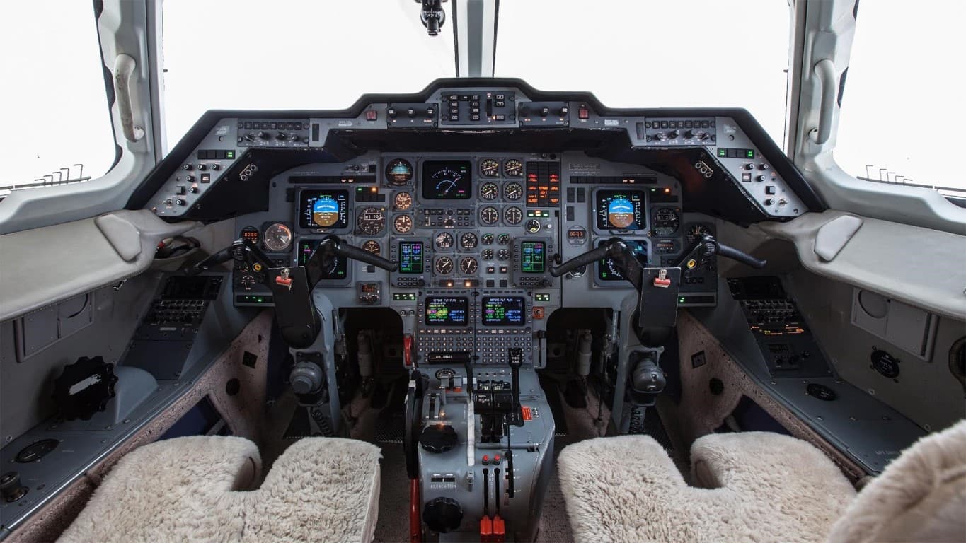 Hawker 700 Cockpit
