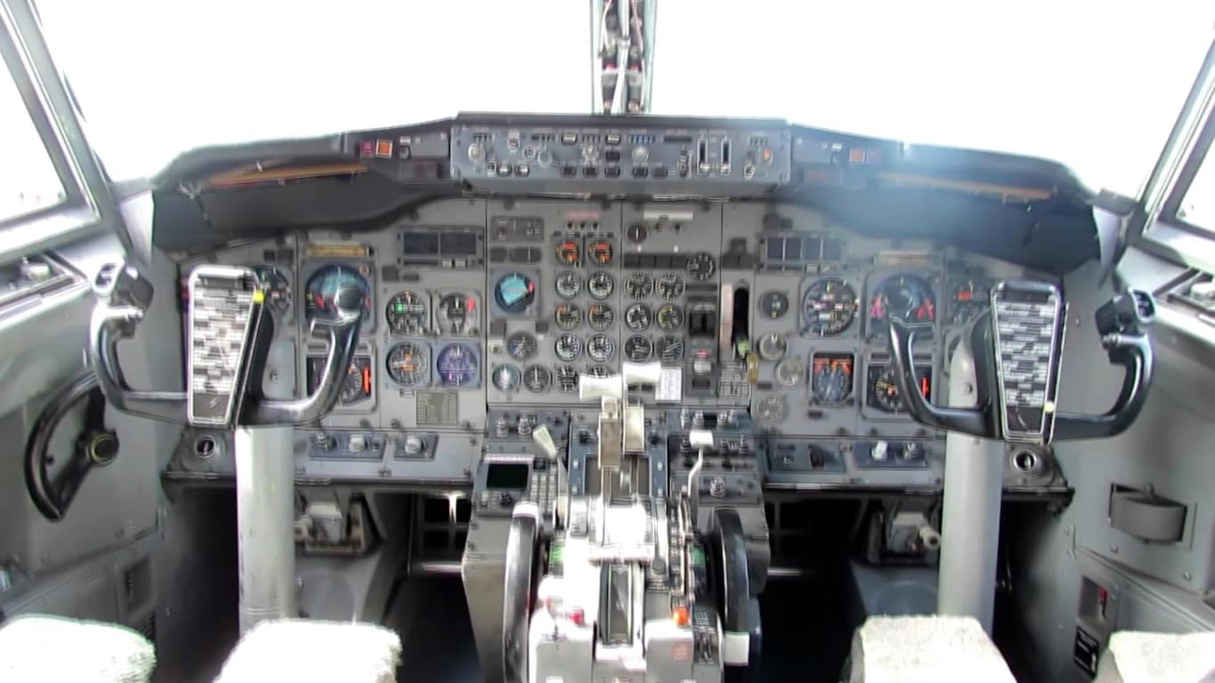 737-200 Cockpit