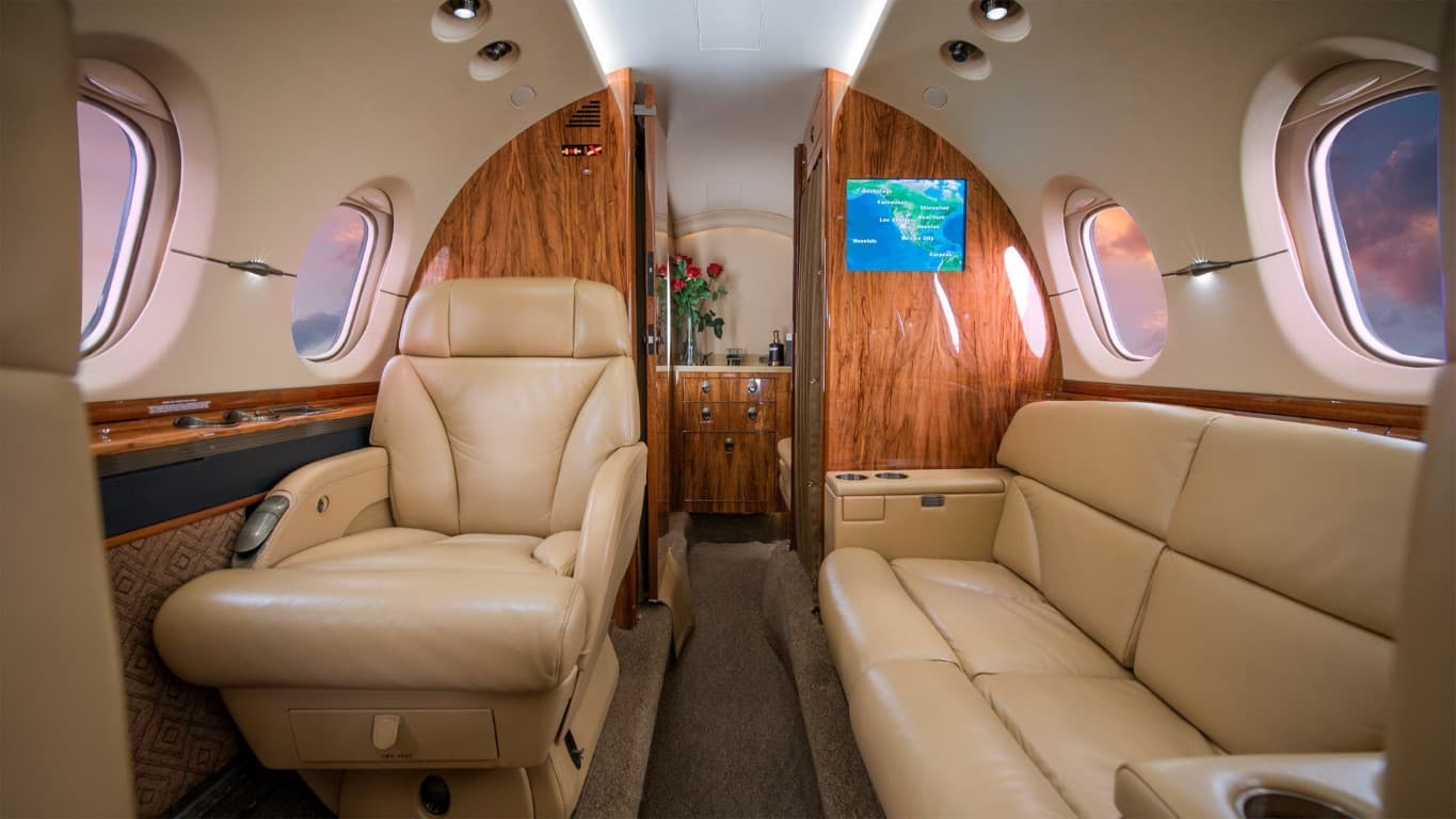 Hawker 800XPi in flight