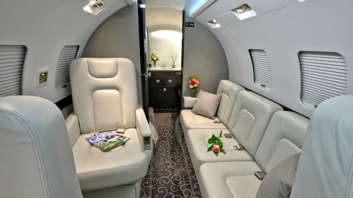 Hawker 800A in flight