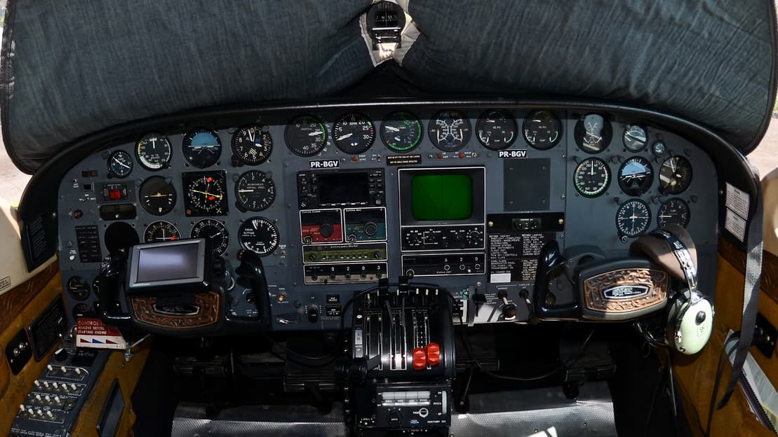 CE-402 Business/Utiliner Cockpit