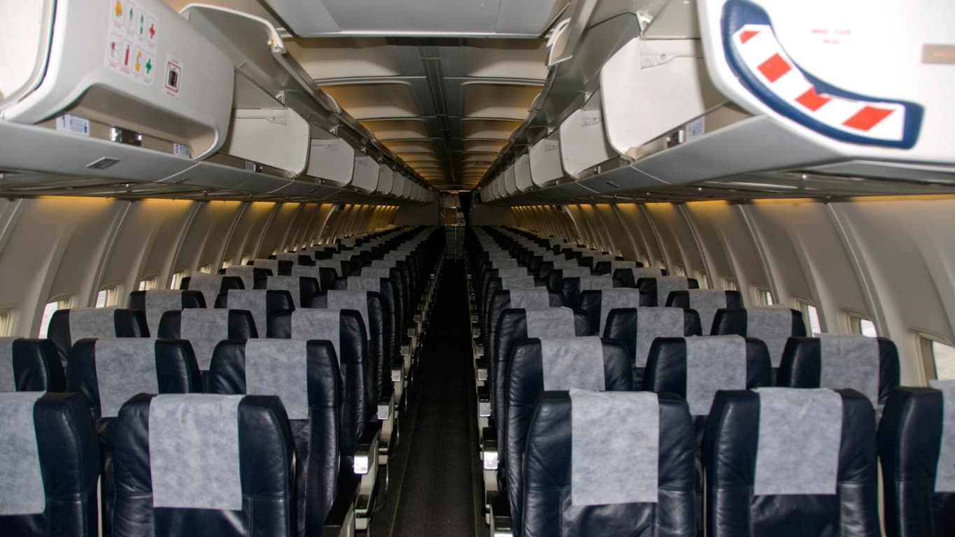 737-400 in flight