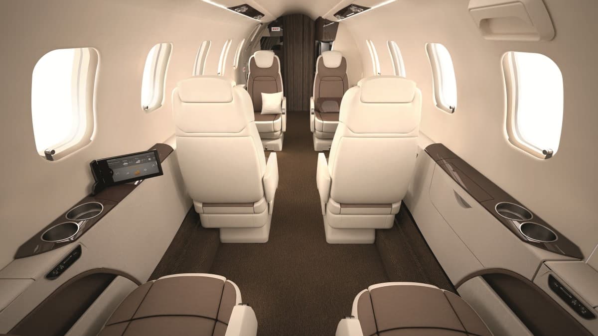 Learjet 70 en vuelo