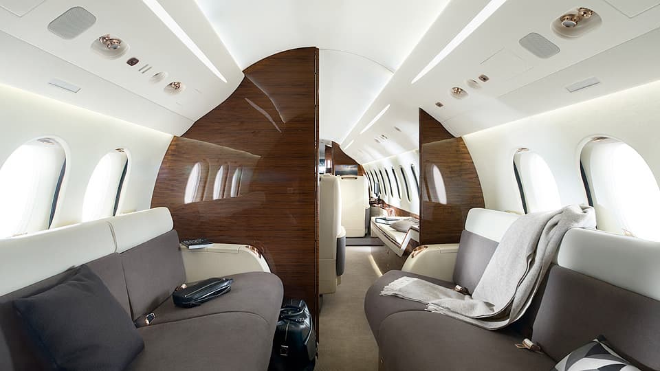 Falcon 7X in flight