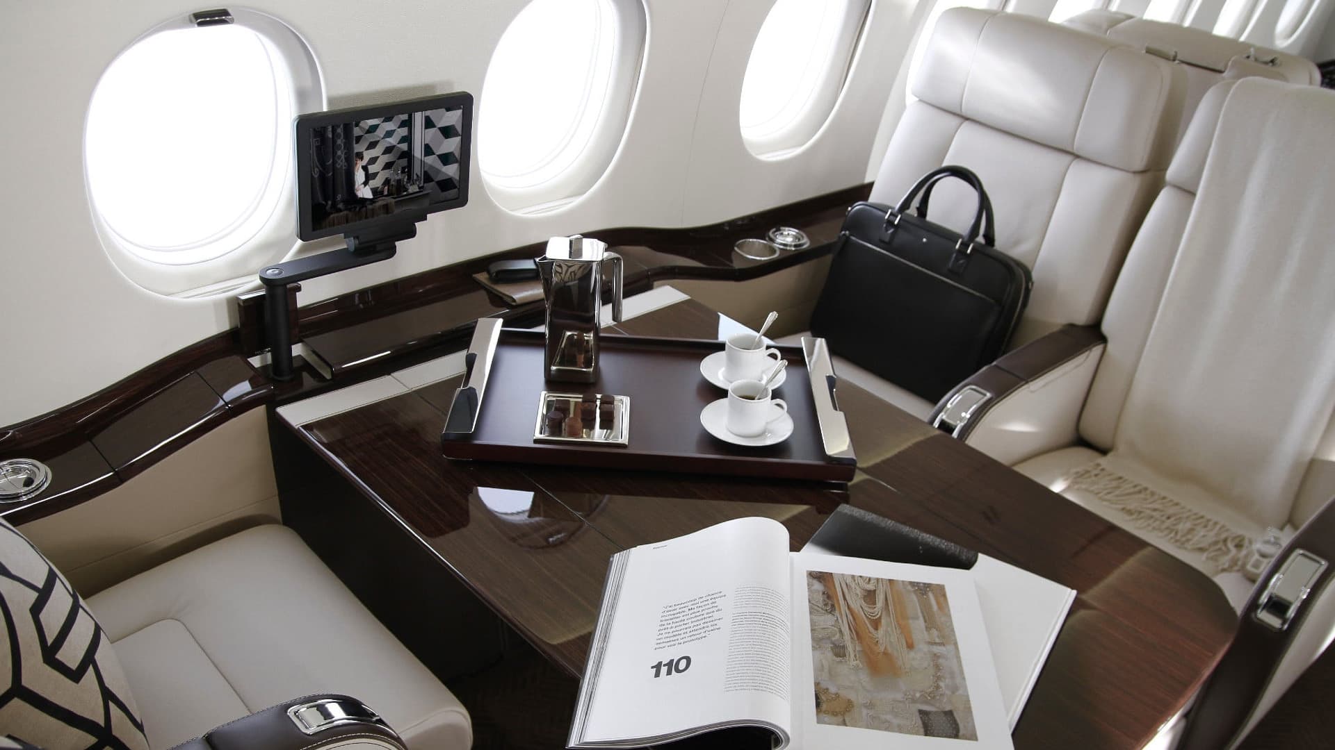 Falcon 2000LXS Interior