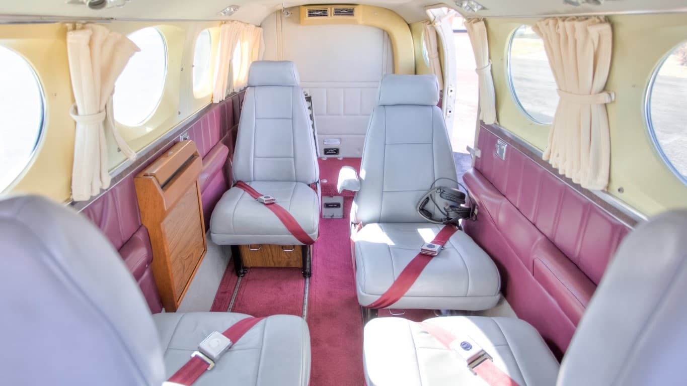 CE-340 (340A) Intérieur