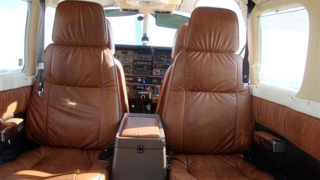PA-32-300 Cherokee Six Interior