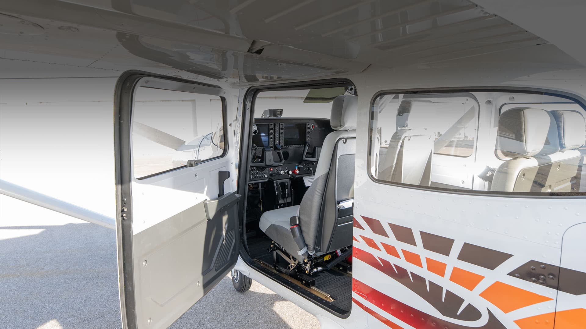 Skyhawk 172 in flight